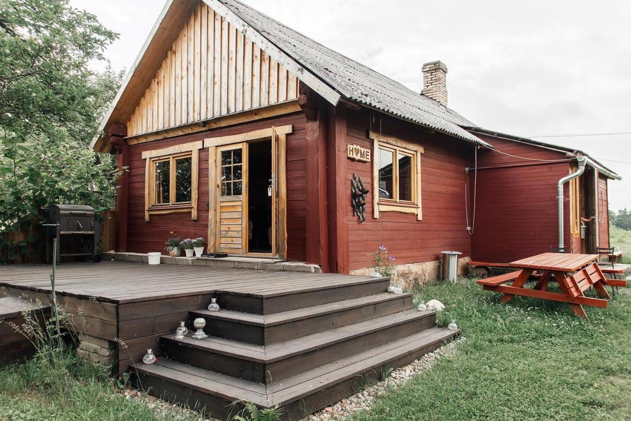 Starp Debesim Un Zemi Guest House Krāslava Екстериор снимка