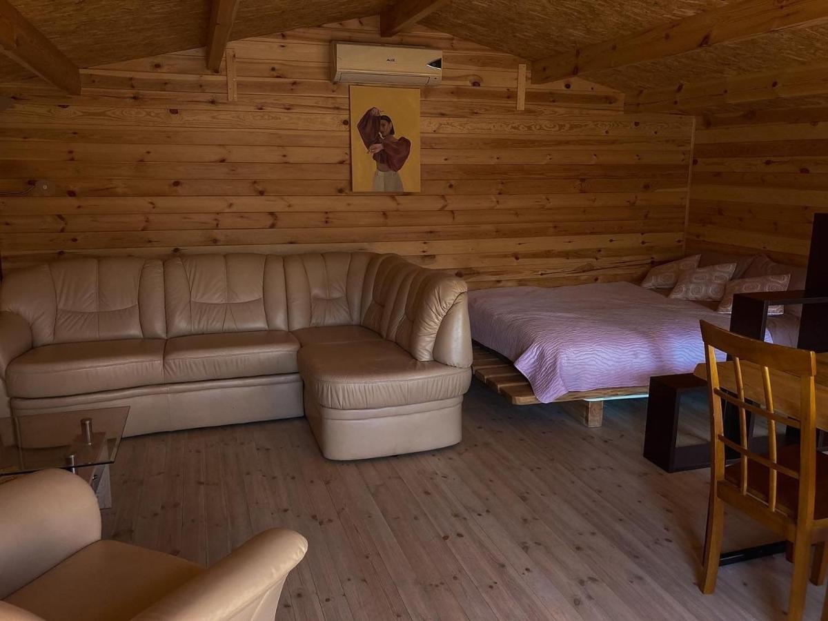Starp Debesim Un Zemi Guest House Krāslava Екстериор снимка