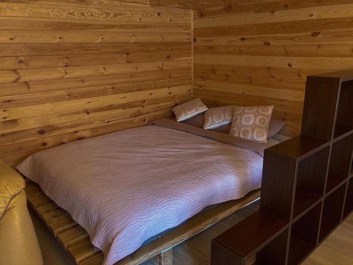 Starp Debesim Un Zemi Guest House Krāslava Екстериор снимка