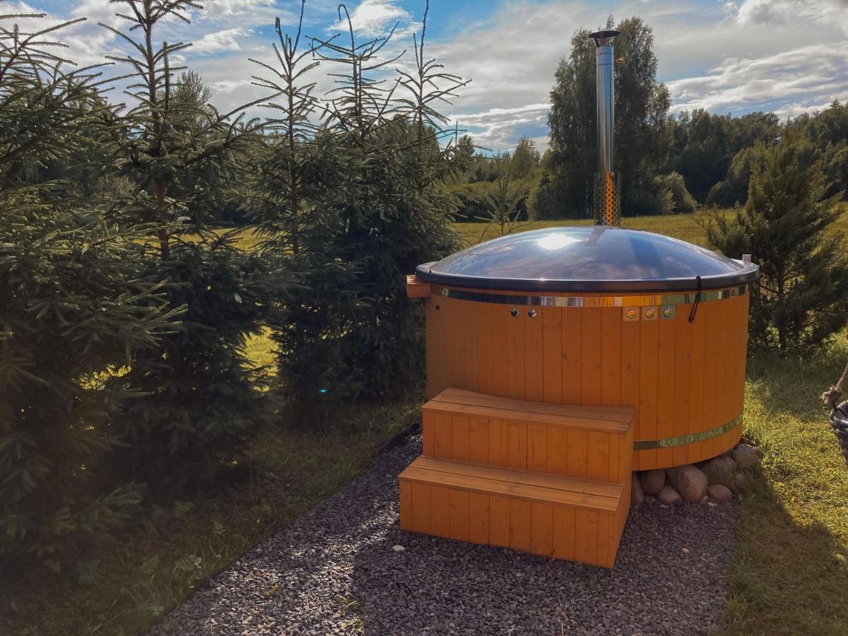 Starp Debesim Un Zemi Guest House Krāslava Екстериор снимка