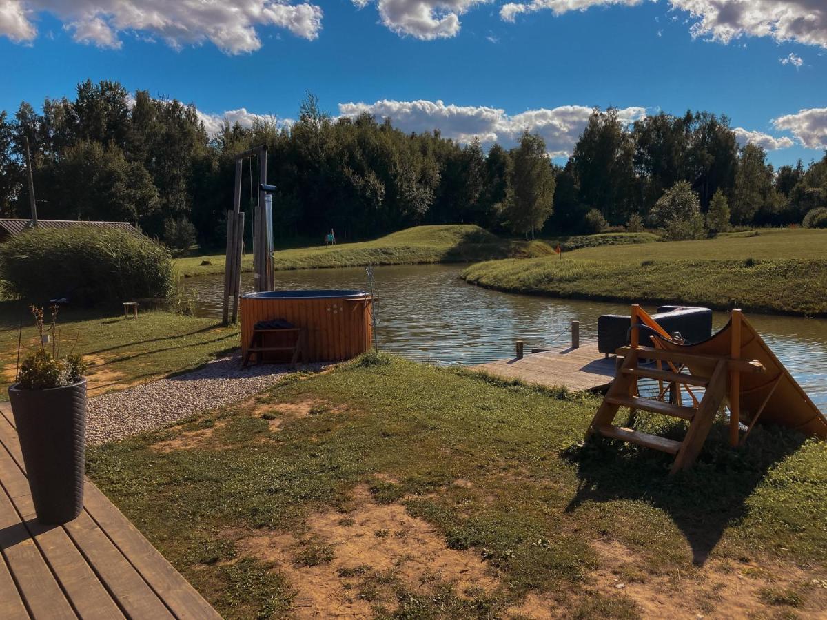 Starp Debesim Un Zemi Guest House Krāslava Екстериор снимка