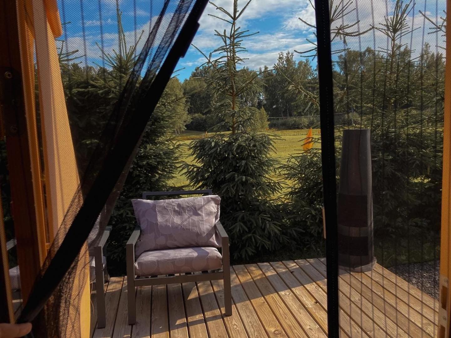 Starp Debesim Un Zemi Guest House Krāslava Екстериор снимка