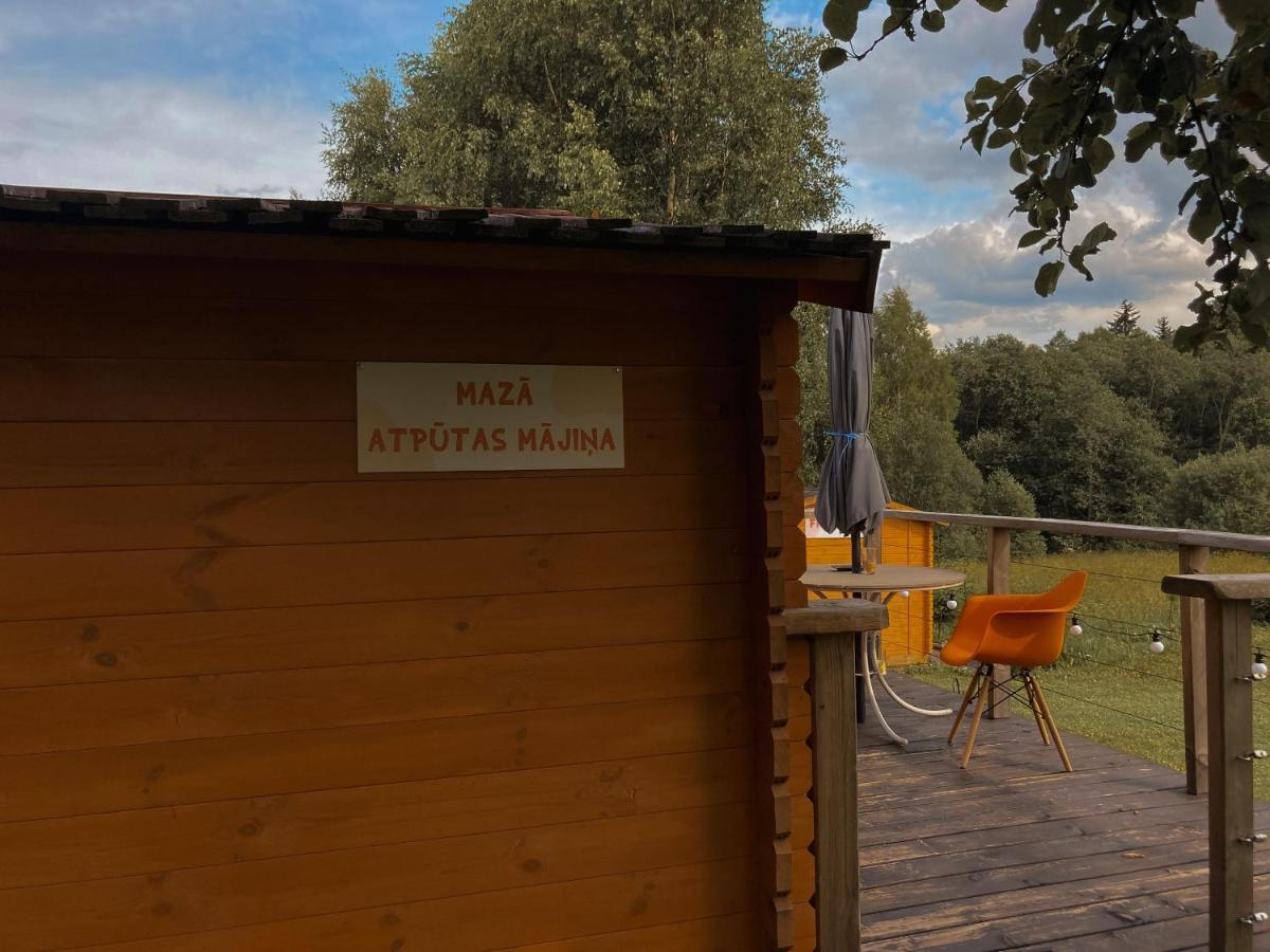 Starp Debesim Un Zemi Guest House Krāslava Екстериор снимка