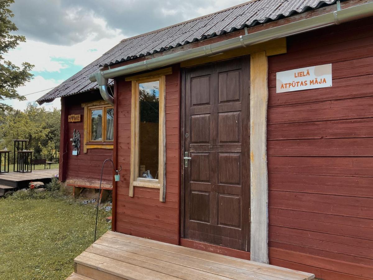 Starp Debesim Un Zemi Guest House Krāslava Екстериор снимка