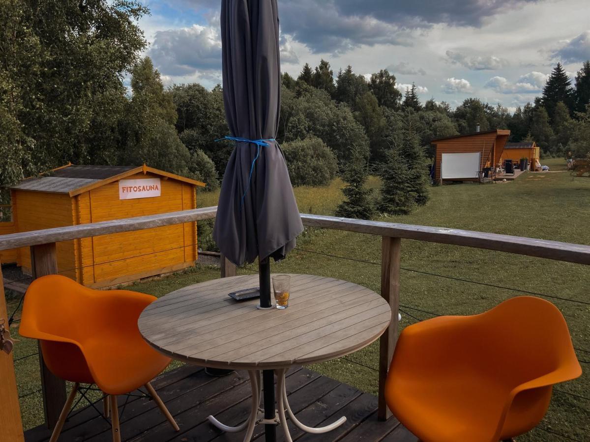 Starp Debesim Un Zemi Guest House Krāslava Екстериор снимка