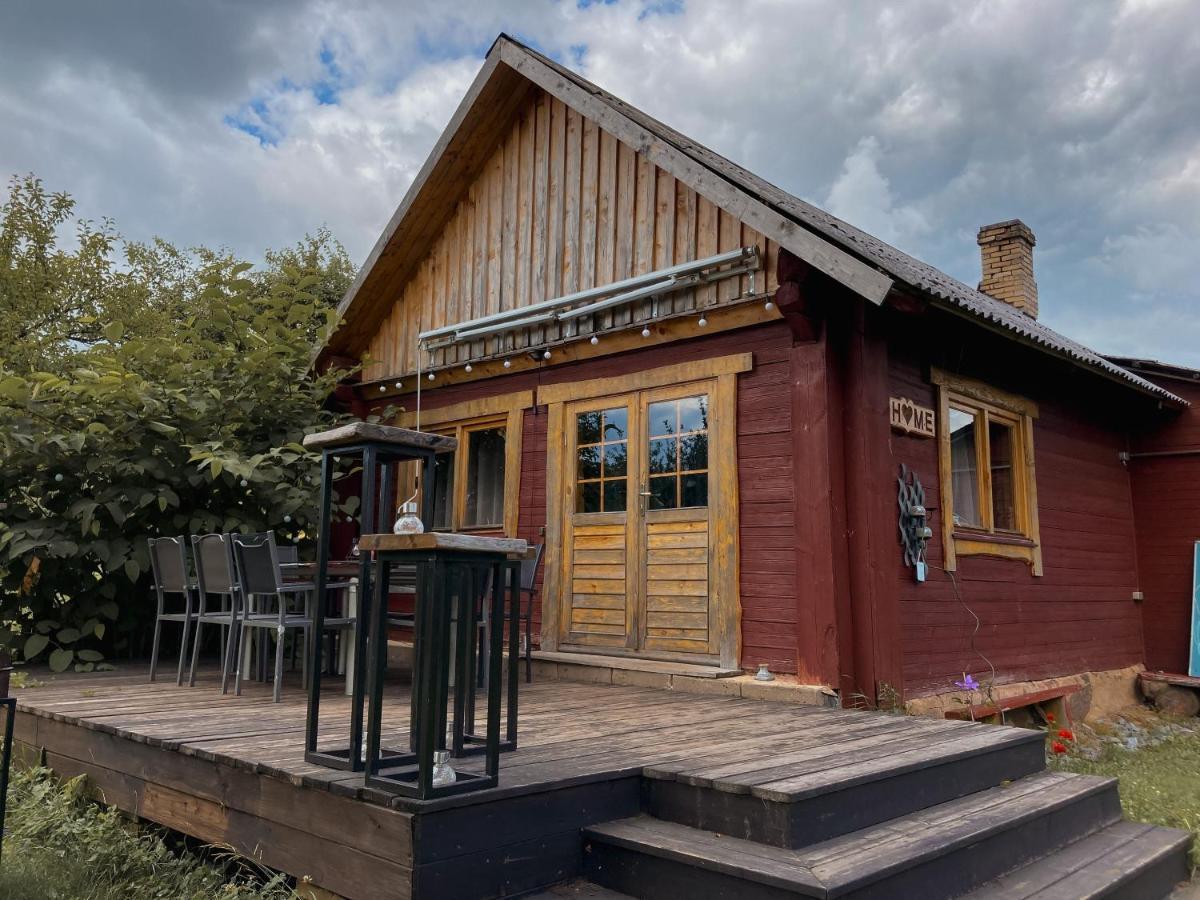 Starp Debesim Un Zemi Guest House Krāslava Екстериор снимка