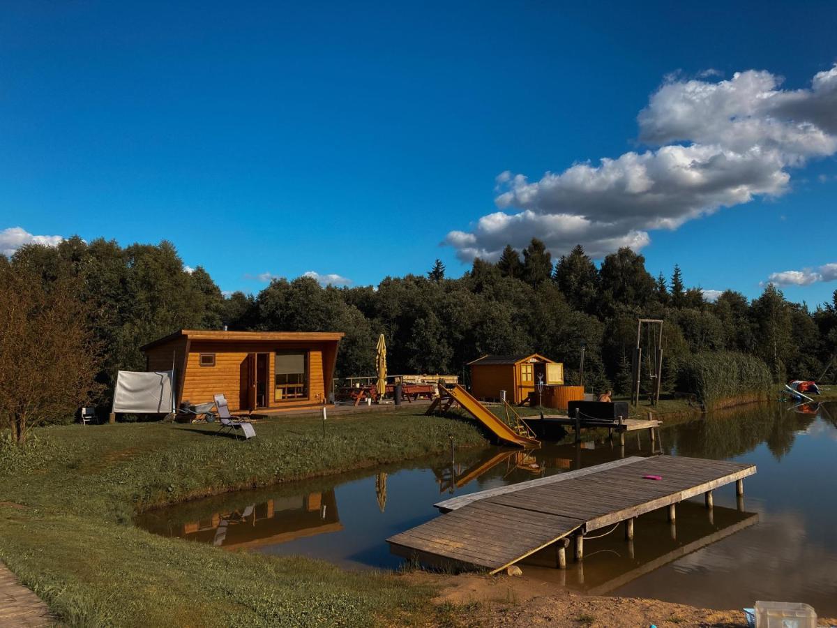 Starp Debesim Un Zemi Guest House Krāslava Екстериор снимка