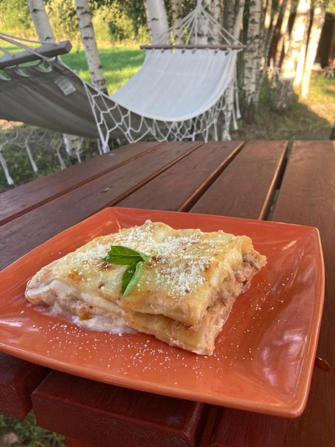 Starp Debesim Un Zemi Guest House Krāslava Екстериор снимка