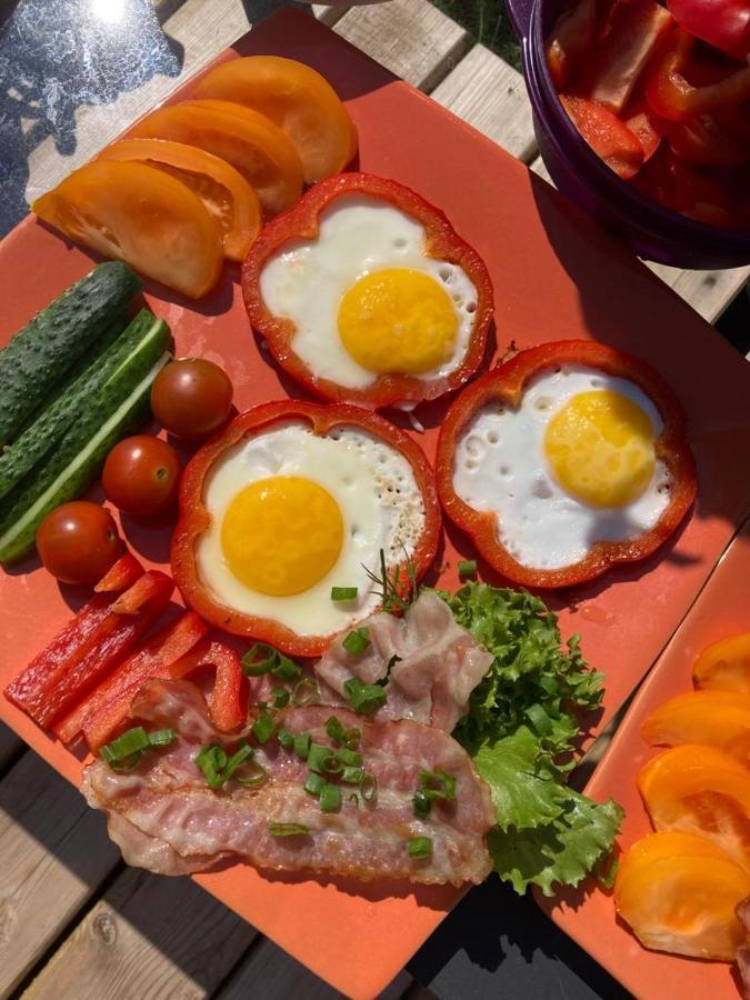 Starp Debesim Un Zemi Guest House Krāslava Екстериор снимка